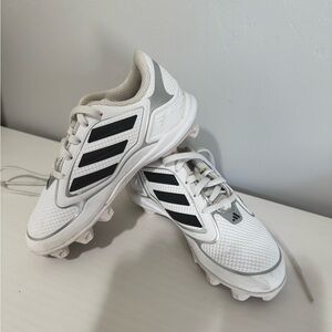 Baseball cleats